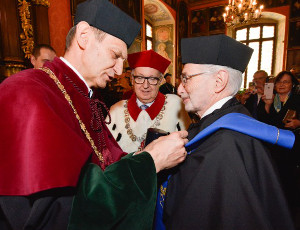 Prof. Joseph Schatzker receives the JU honorary doctorate